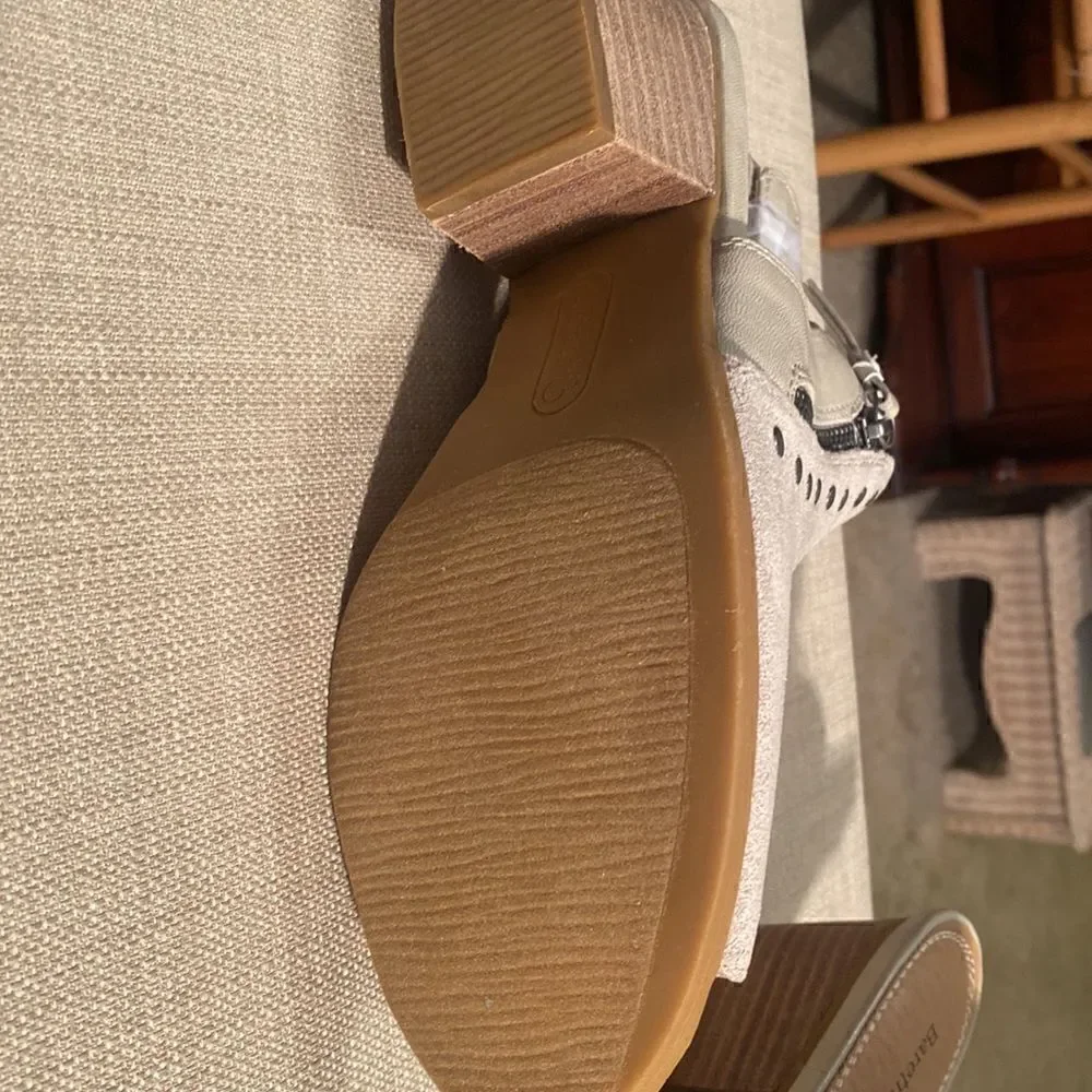 NEW Beartraps “Ivella” Ladies Shoes Size 8 Tan Chunky Heel